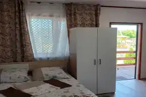 Однокомнатный домик, Кучугуры