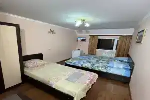 Трёхместный номер стандарт с видом на море, Лоо