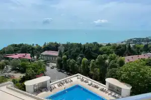 Апартамент с видом на море в жилом комплексе с бассейном