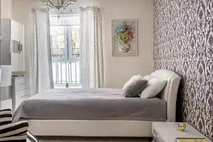 Petit Paris, Пионерский