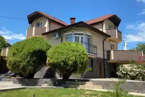 Коттедж с бассейном
