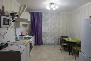 Уютный двухэтажный дом в центре города ( 1 этаж)