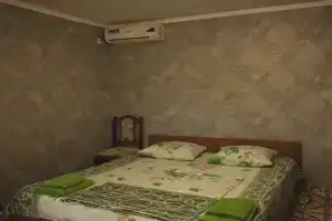Трёхместный номер улучшенный, Оленевка