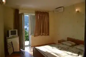 Уютные номера у моря, Морское