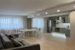 Просторная большая квартира в спальном районе