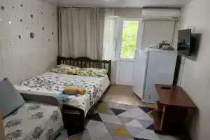 Четырехместный номер в минуте от моря со своим двором
