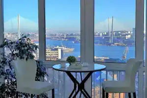 Набережная, шикарная кв, в центре с видом на Золотой и Русский мосты