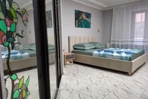 Большой четырёхместный люкс свыходом набассейн 16, Береговое