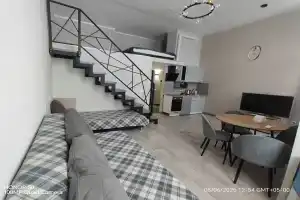 Шикарная двухуровневая студия в центре