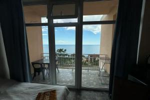 Четырехместный Люкс с балконом и видом на море, Алушта
