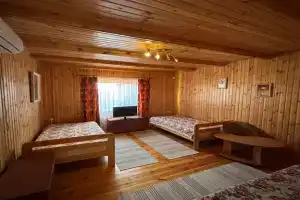 Уютный дом в эко стиле, в 150 метрах от моря и пляжа со своим двором