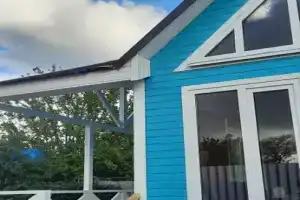 Дом со своим отдельным двором, Кучугуры