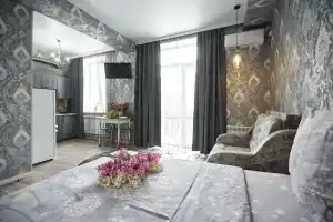 Студия с кованным балконом в историческом центре