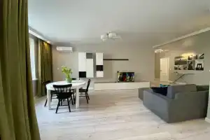 Прекрасная светлая квартира в тихом центре