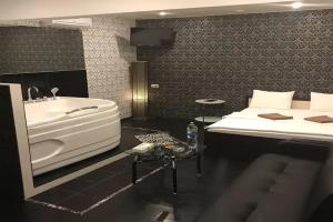 Двухместный номер с 1 кроватью люкс, Москва