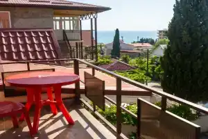 Трёхместный номер с балконом, Лоо