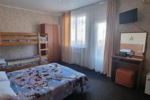 Четырёхместный номер стандарт, Агой