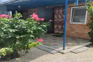 Номер у моря 2, Должанская
