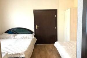 Трёхместный номер стандарт, Амзара