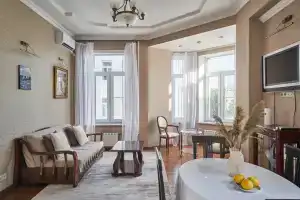 3-комнатная квартира в знаменитом доме на Патриарших прудах в центре