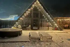 А-фрейм с бассейном, Каменномостский