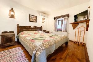 Дом с кухней и отдельным двориком (Солоха, Панас, Одарка)