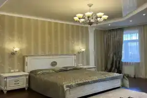 Трехкомнатные апартаменты в центре города