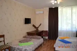 Четырёхместный номер, Алушта