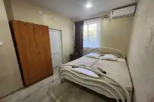 Трёхместный номер с удобствами в номере.