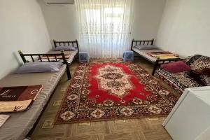 Трёхместный номер Трёхместный номер эконом-класса с общей ванной комнатой и балконом