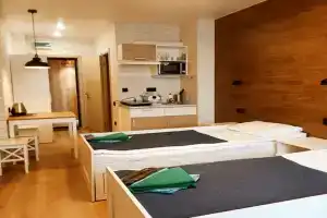 Трехместные апартаменты с кухней и видом на озеро, Мурманск