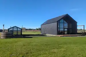 Дом с баней и горячей купелью на озере, Ретле