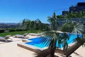 Двухкомнатная квартира с бассейном и видом на море, Адлер