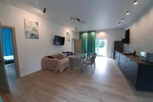 Апартаменты целиком на 6 человек, Калининград