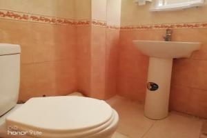 Трёхместный номер эконом с видом на горы