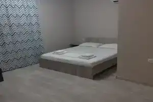 Трёхместный номер стандарт, Птицефабрика