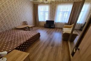 2-комнатная квартира с ремонтом, напротив курортного парка, Кисловодск