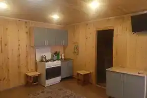 Уютный домик недалеко от причала