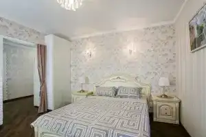 Шикарная квартира с франзуцким балконом, Ялта