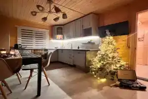 Загородный дом со всеми удобствами рядом с речкой и озером, Ключевое