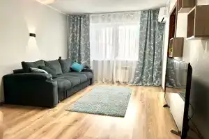 Двухкомнатная квартира около городских прудов, Хабаровск