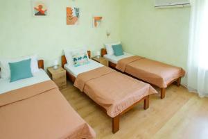 Комфортный минимум для троих, Береговое