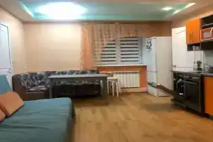 Уютная, тёплая квартира с тихими соседями и двором, Шерегеш