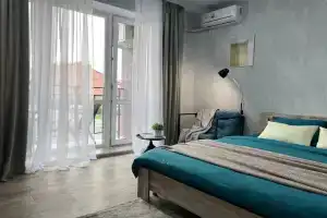 Новые апартаменты с зоной отдыха на балконе