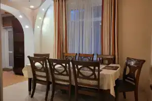 Двухуровневая 5-комнатная квартира в центре Амалиенау с зоной барбекю