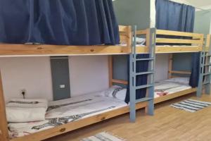 Многоместный мужской номер эконом (душ/туалет общий), Владивосток