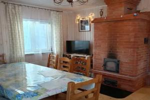 Дом с кирпичным камином