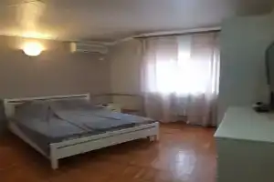 Уютная квартира, Хоста