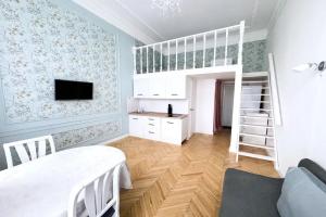 Удобная двухуровневая квартира в центре