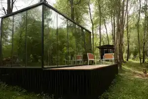 Дом в лесу с панорамным видом